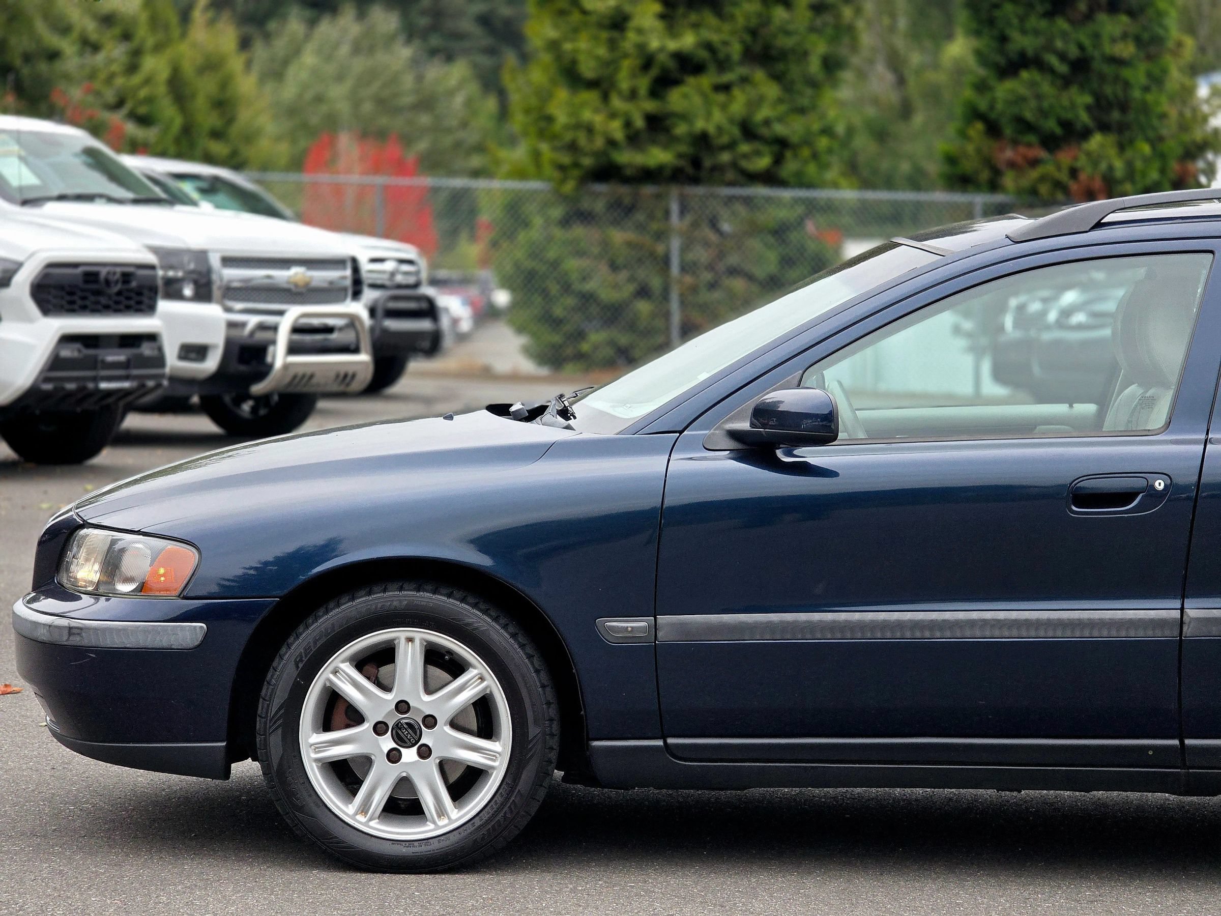 Used 2004 Volvo V70 2.5T FWD image 4