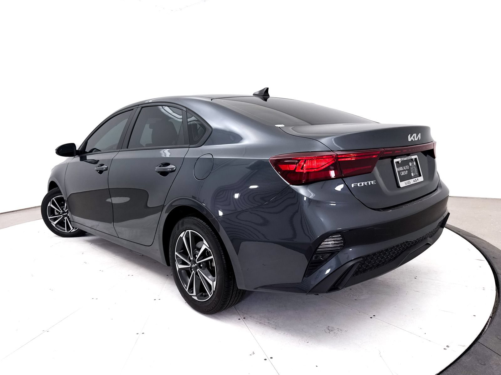 Used 2024 Kia Forte LXS w/ LXS Technology Package FWD image 2