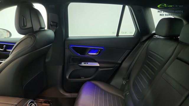 Used 2025 Mercedes-Benz GLC 300 4MATIC image 47