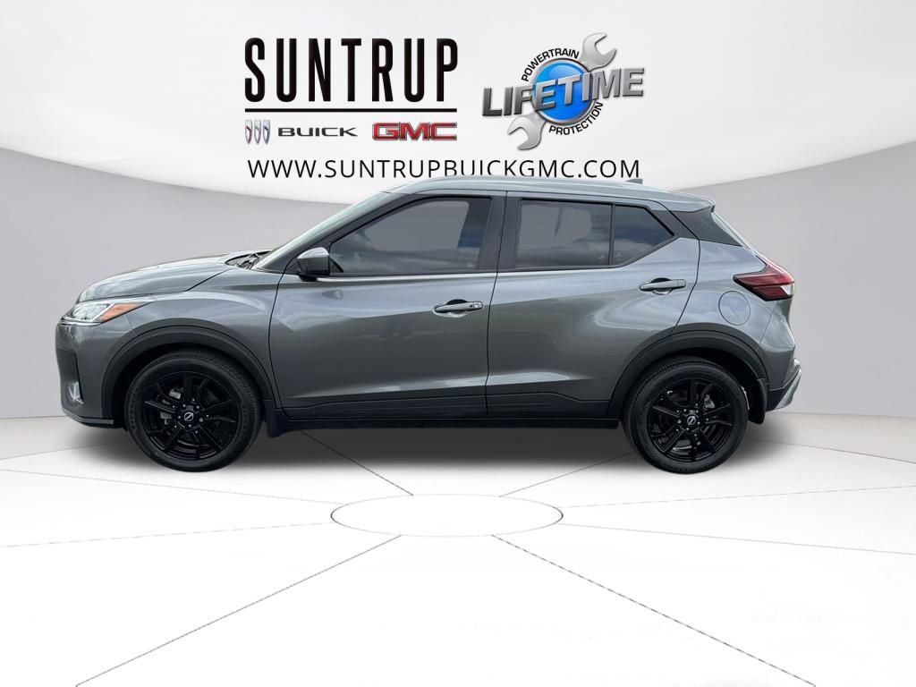 Used 2023 Nissan Kicks SV image 2