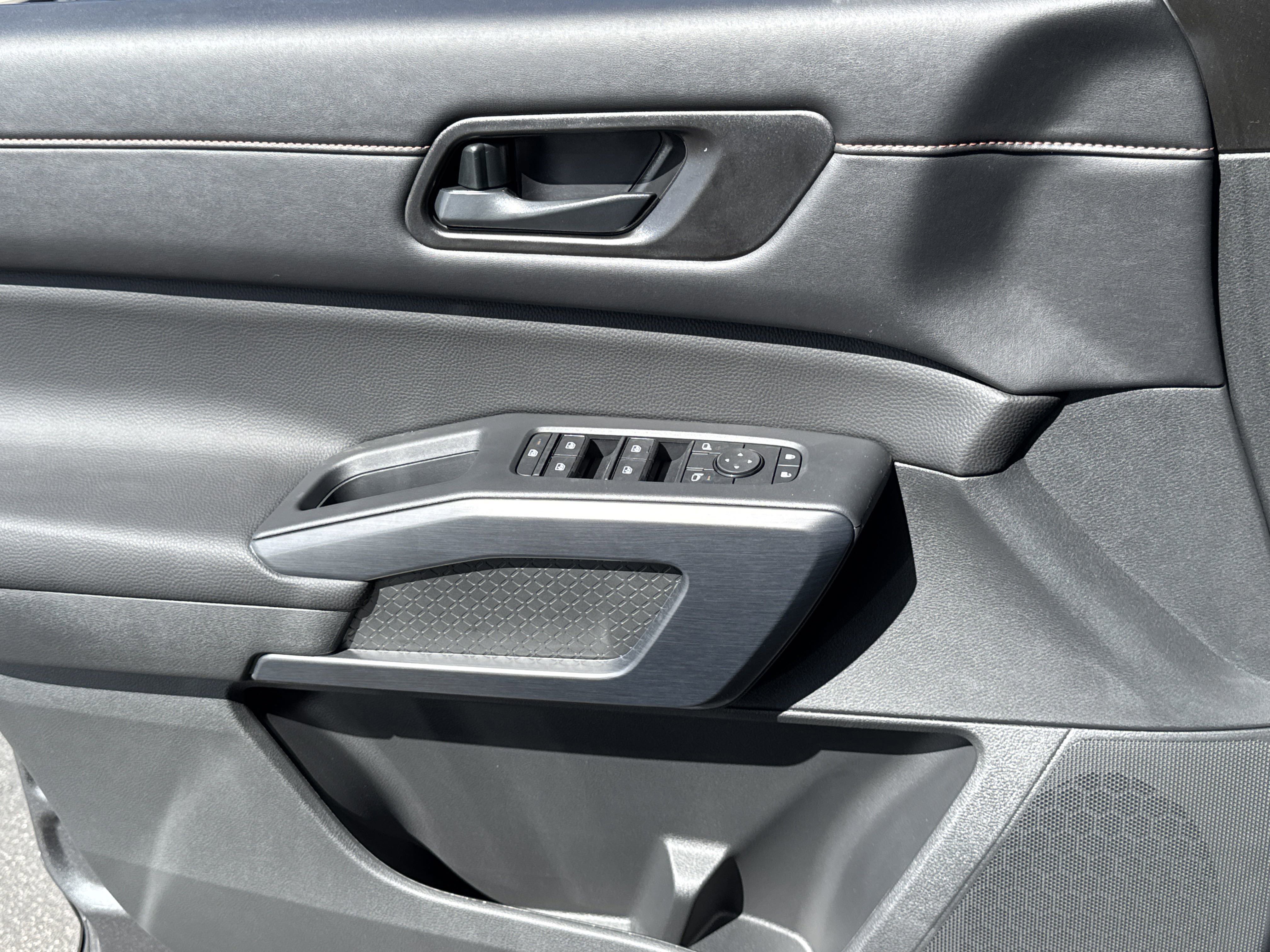 New 2025 Nissan Pathfinder Rock Creek image 9