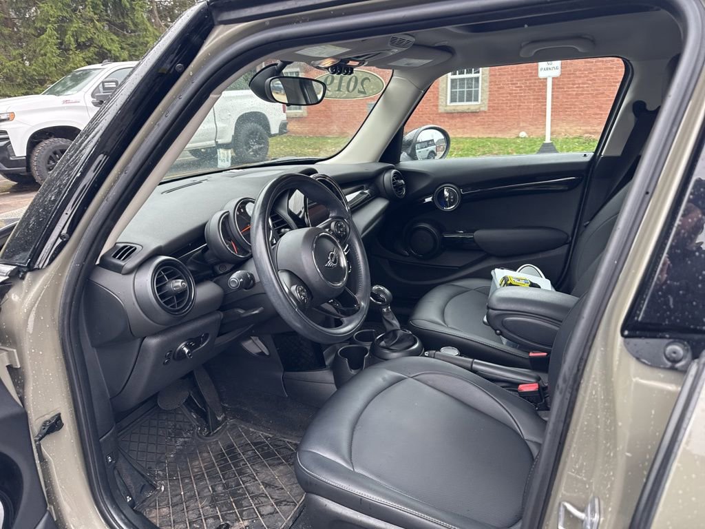 Used 2019 MINI Cooper 4-Door Hardtop FWD image 9