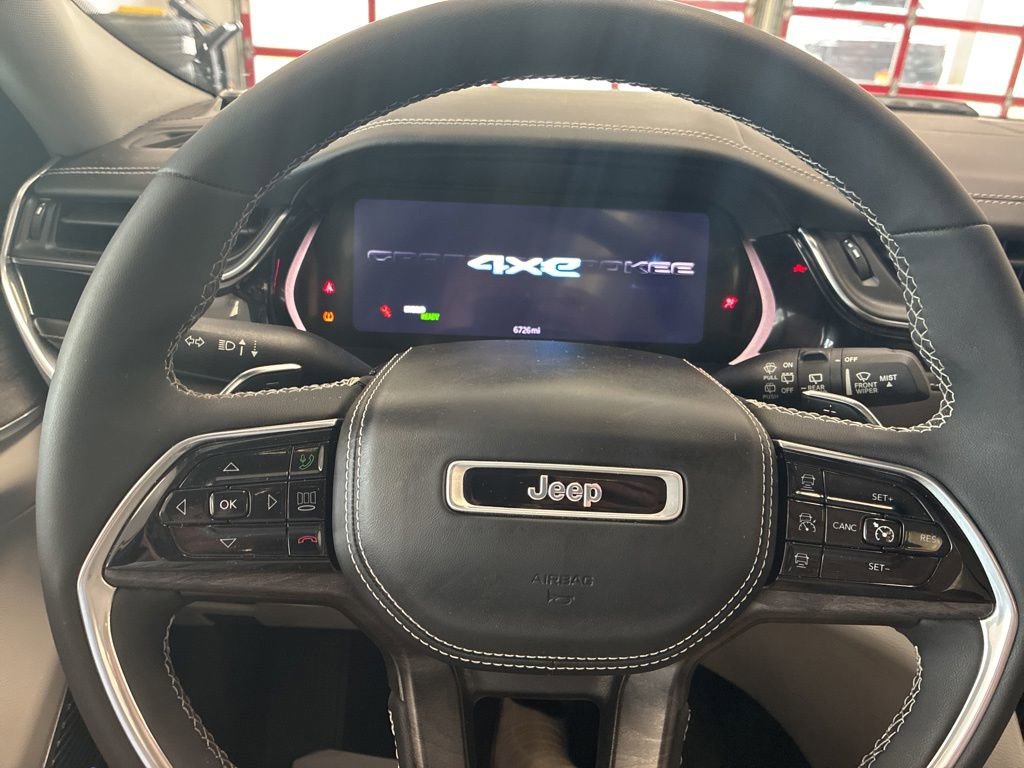 Certified 2022 Jeep Grand Cherokee Overland w/ Luxury Tech Group IV AWD/4WD image 39