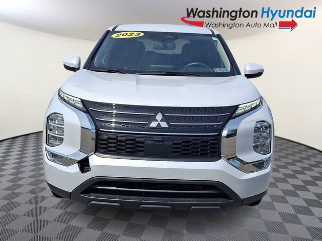 Used 2023 Mitsubishi Outlander ES FWD image 2