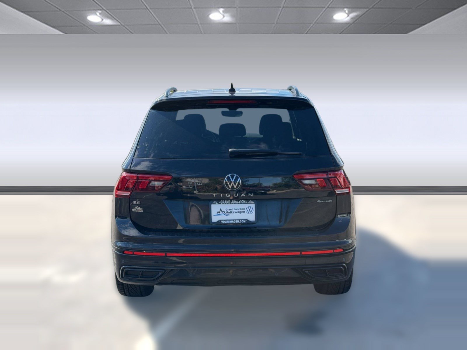 Used 2023 Volkswagen Tiguan SE R-Line AWD/4WD image 10