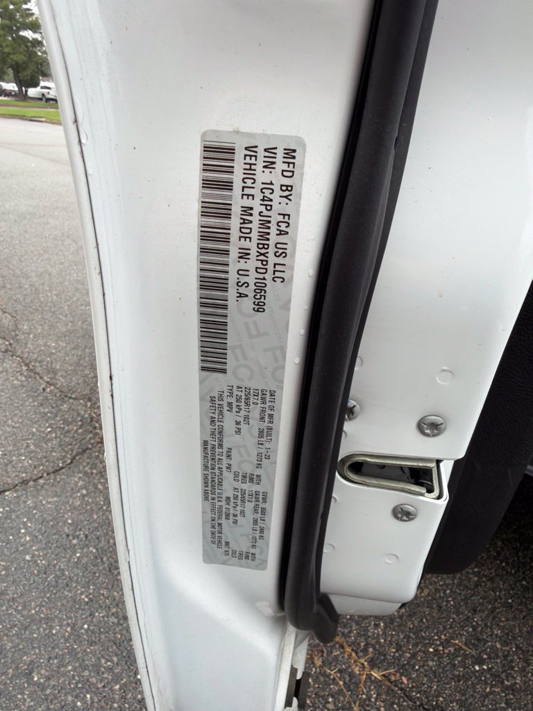 Used 2023 Jeep Cherokee Altitude Lux AWD/4WD image 15