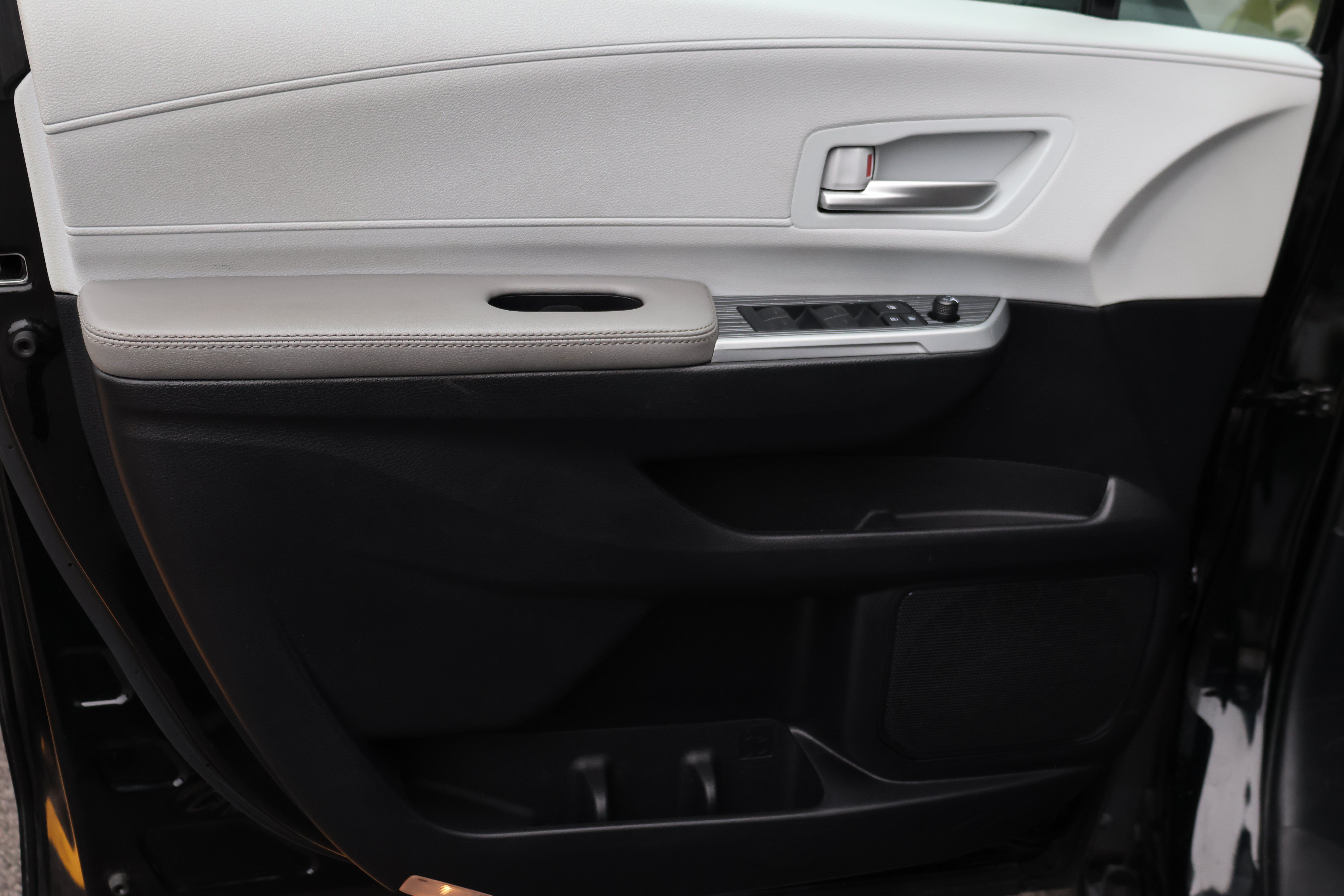 Certified 2025 Toyota Sienna XLE FWD image 22