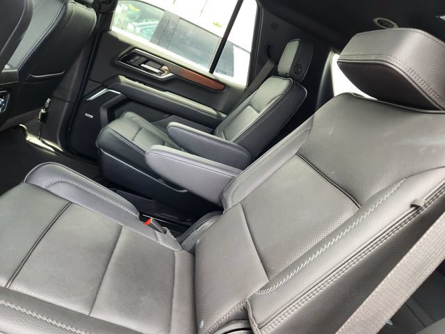 Used 2025 GMC Yukon Denali AWD/4WD image 8