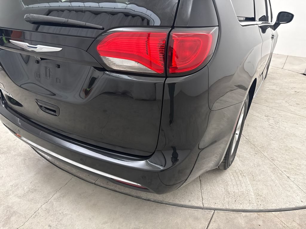 Used 2017 Chrysler Pacifica Touring-L Plus FWD image 22