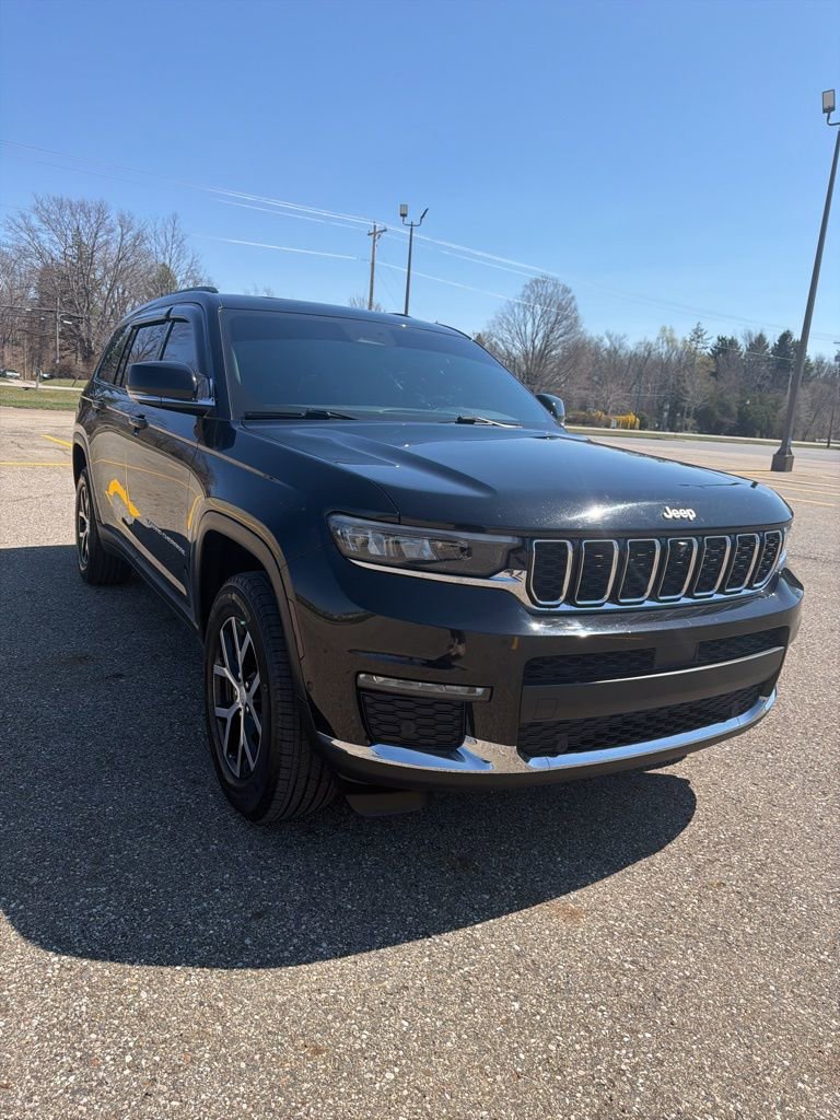 Used 2024 Jeep Grand Cherokee L Limited w/ Luxury Tech Group II AWD/4WD image 3
