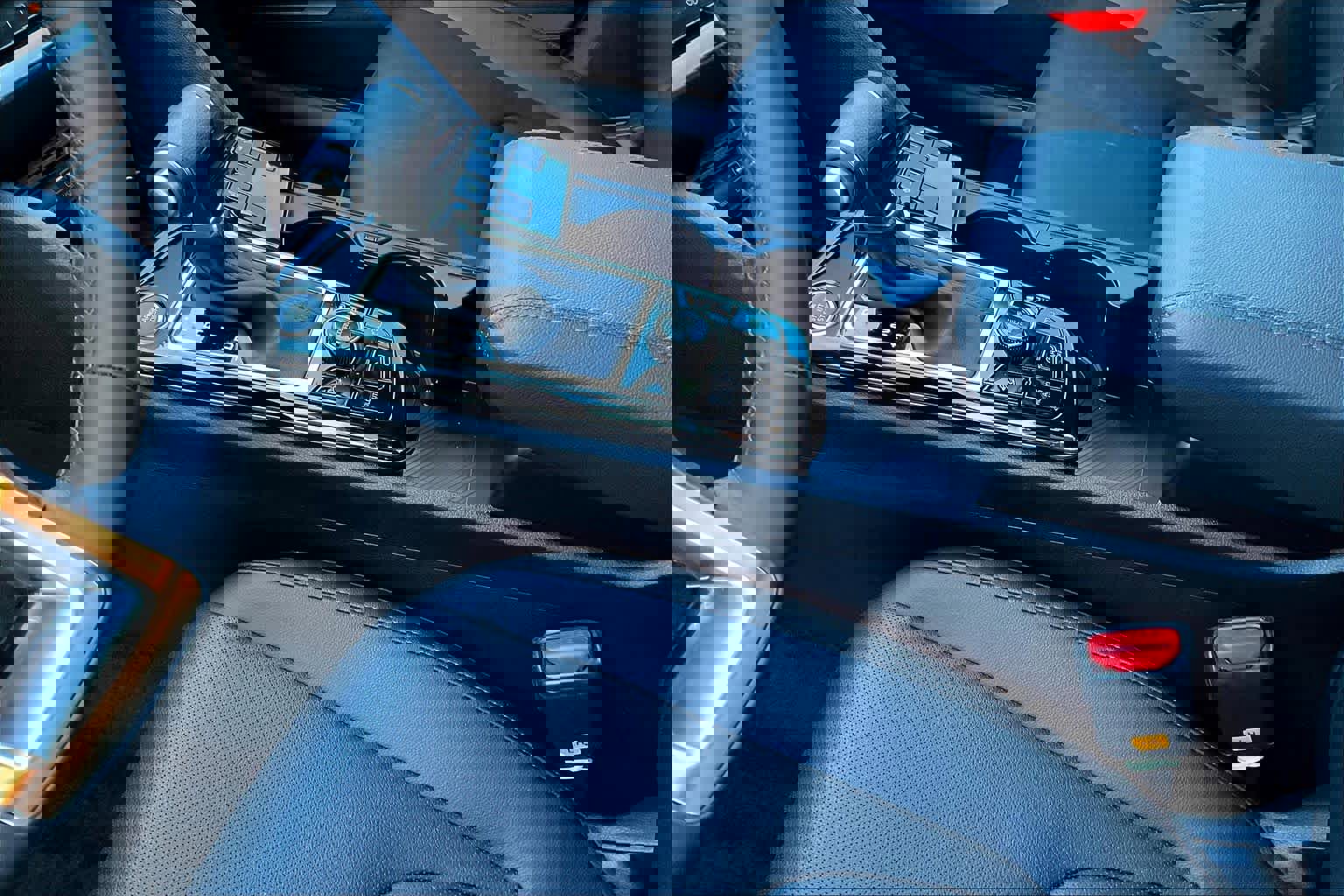 Used 2025 Kia Sportage EX image 15