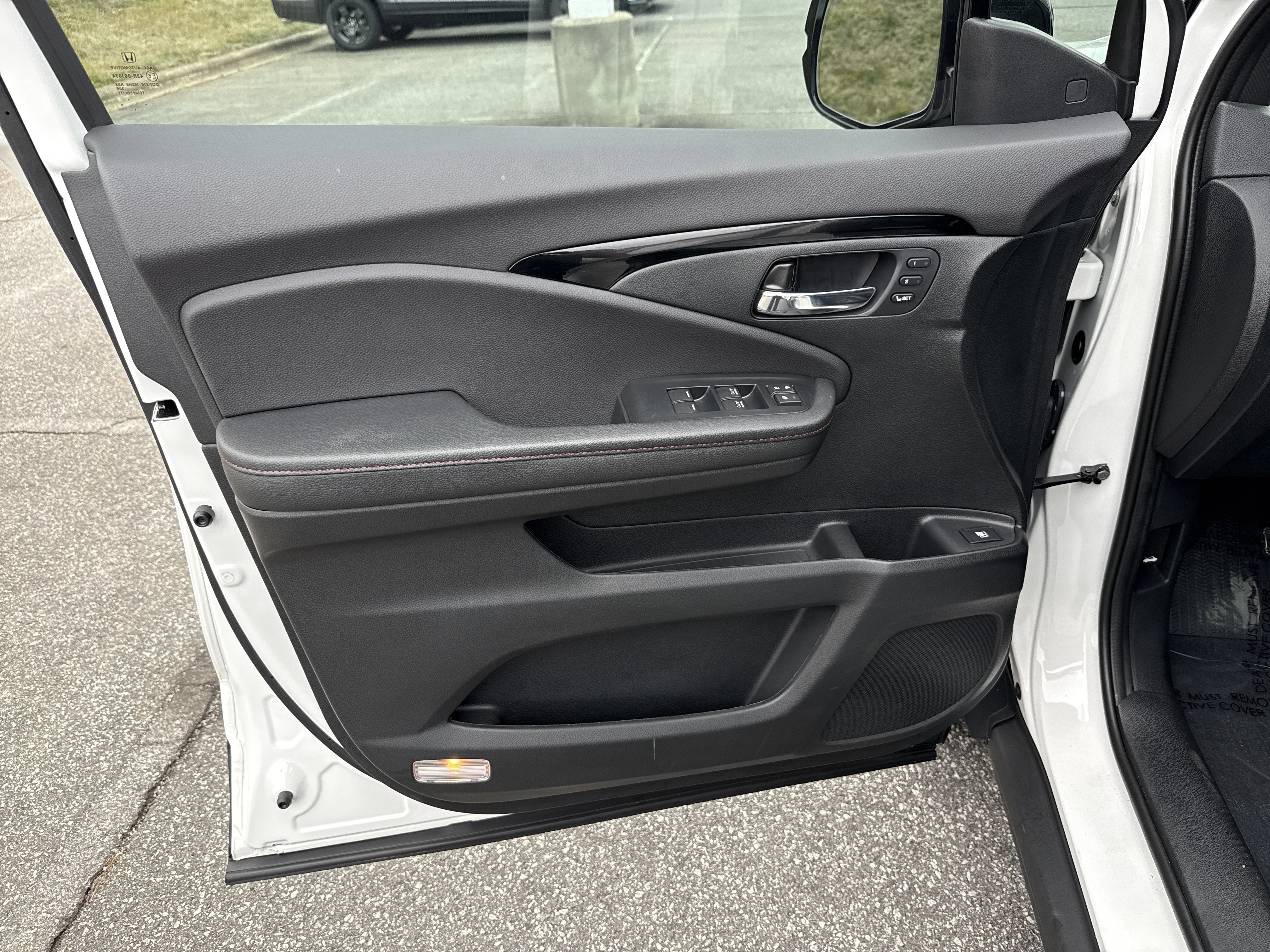 Used 2025 Honda Ridgeline Black Edition image 14