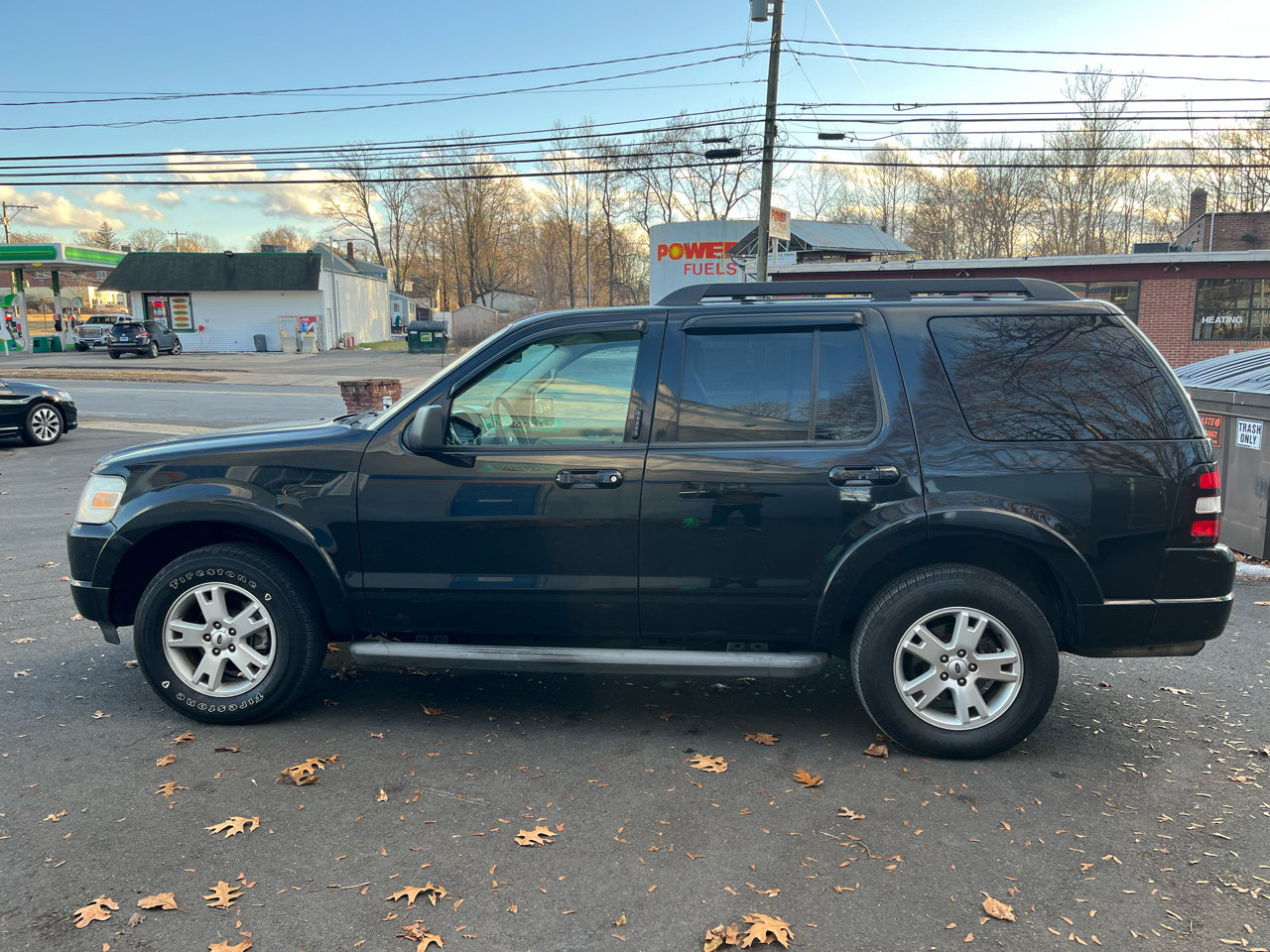 Used 2010 Ford Explorer XLT image 2