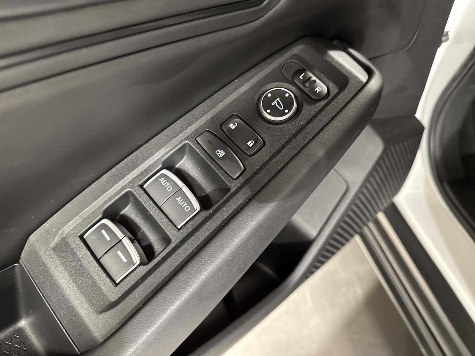 Used 2023 Honda Accord EX image 12
