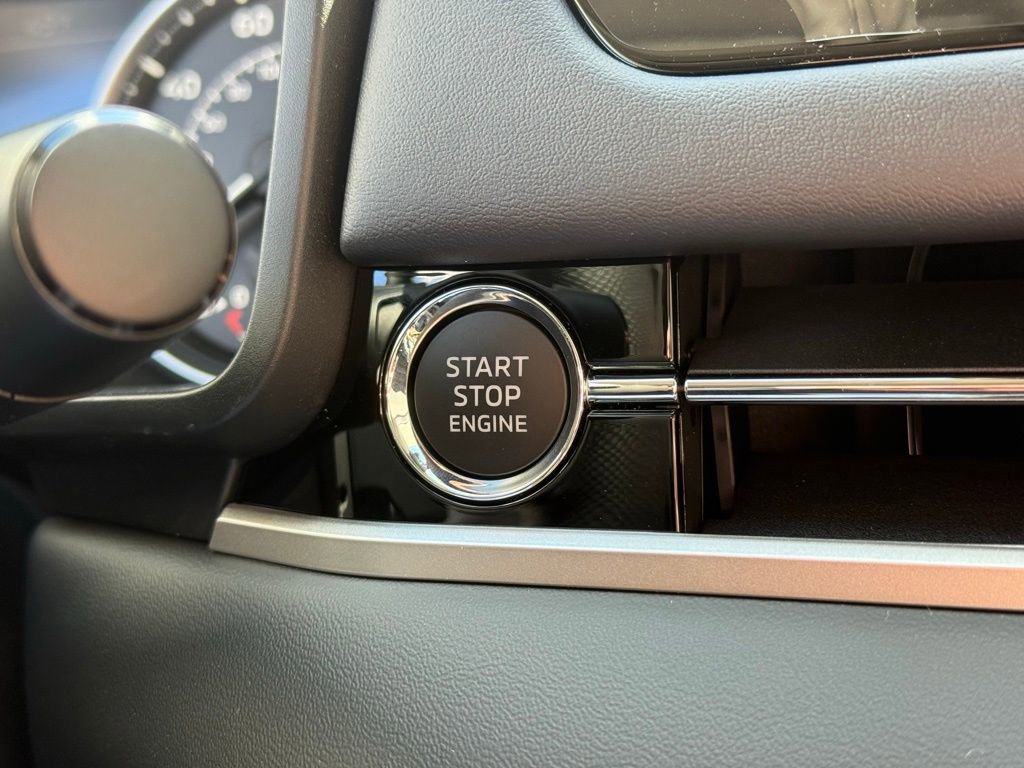 New 2026 Mitsubishi Outlander SE image 12