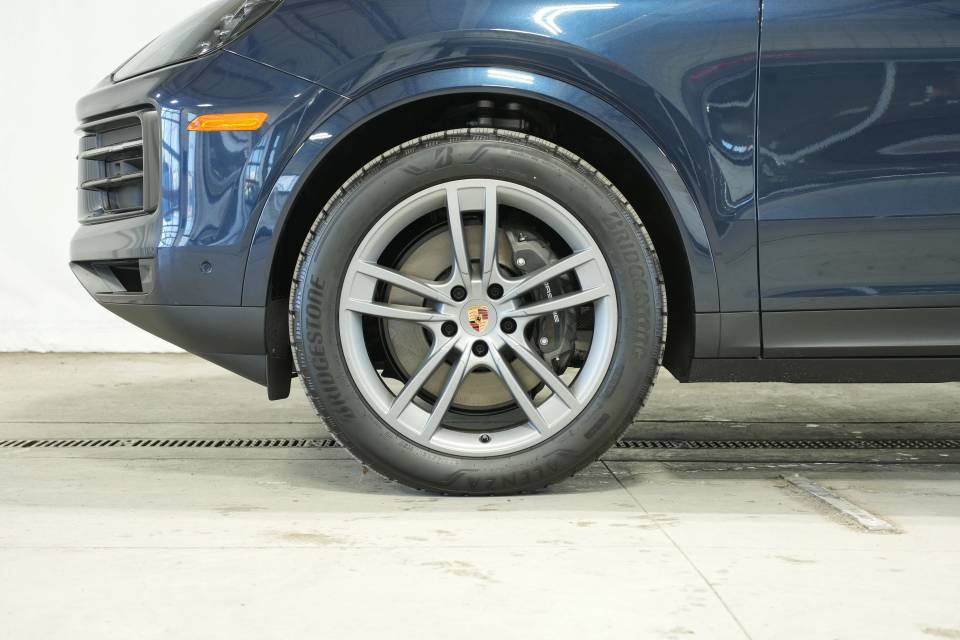Certified 2026 Porsche Cayenne AWD/4WD image 44