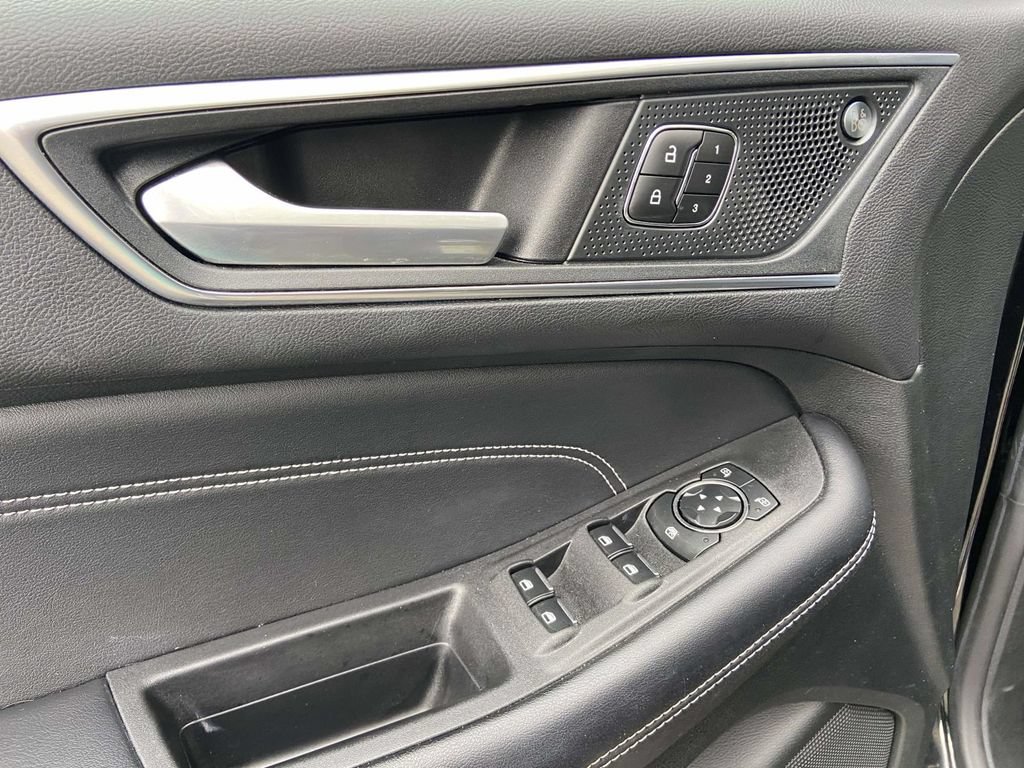 Used 2023 Ford Edge Titanium AWD/4WD image 12
