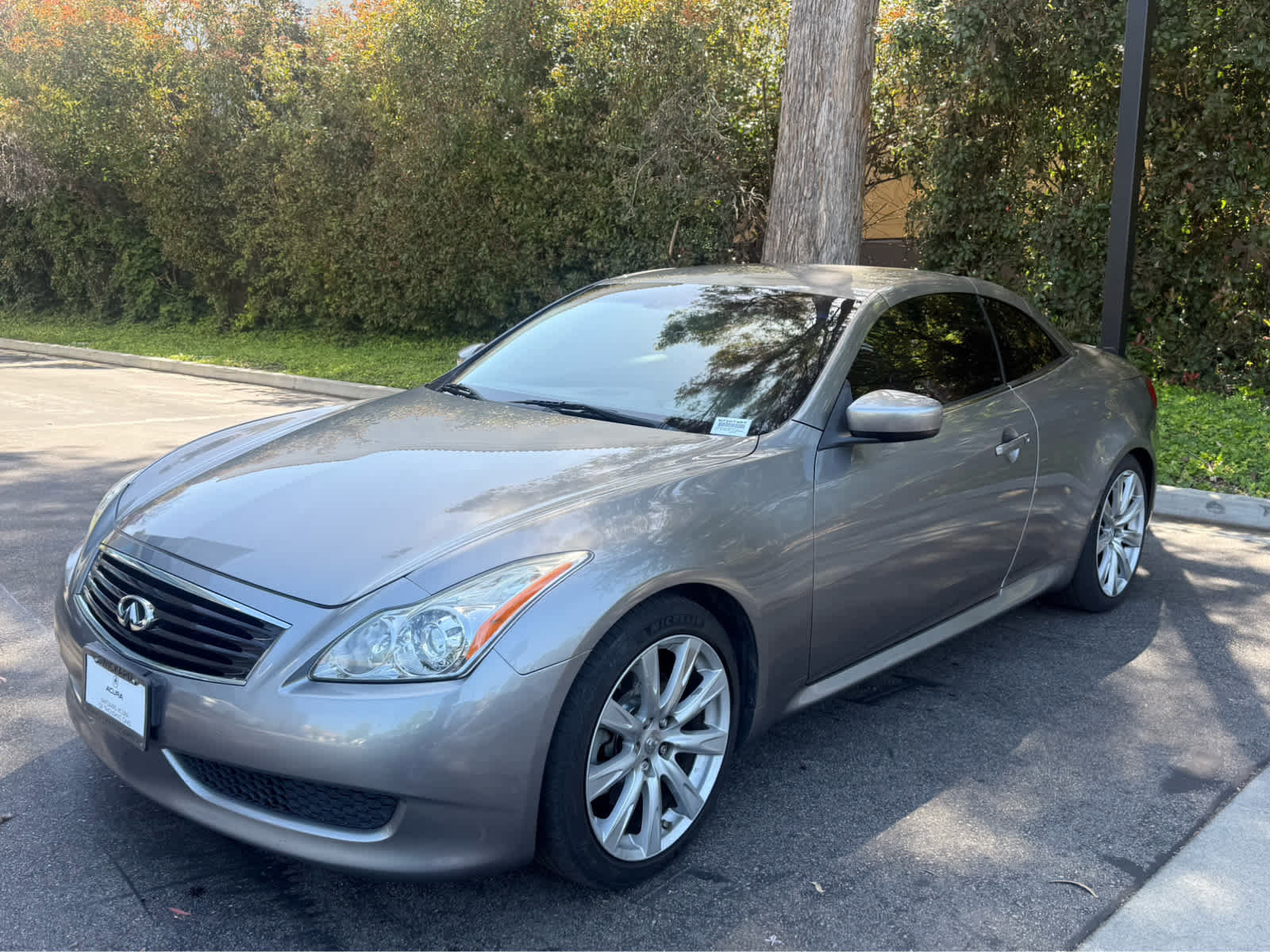 Used 2009 INFINITI G37 Convertible w/ Premium Pkg RWD image 2