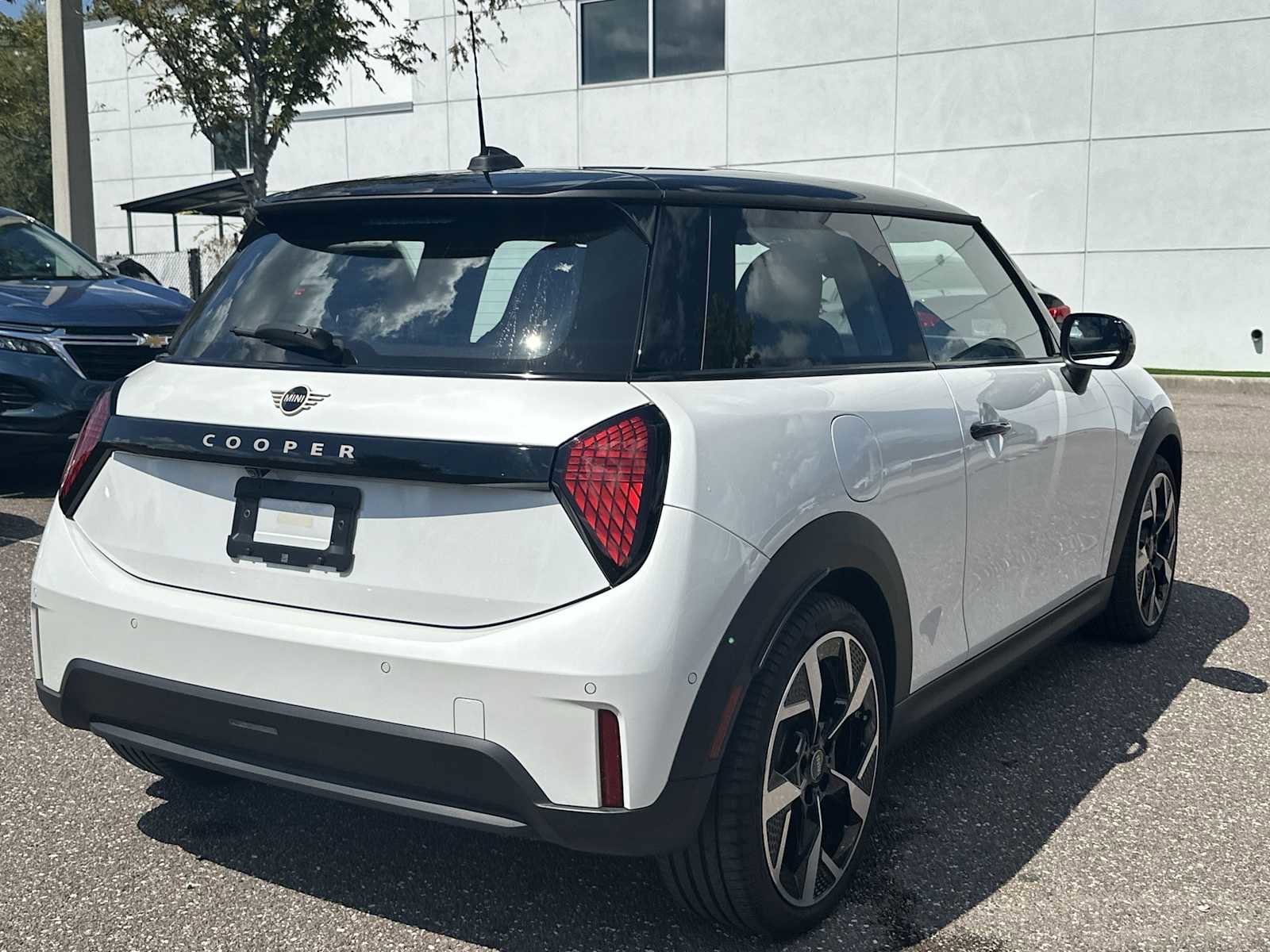 Used 2025 MINI Cooper 2-Door Hardtop image 6