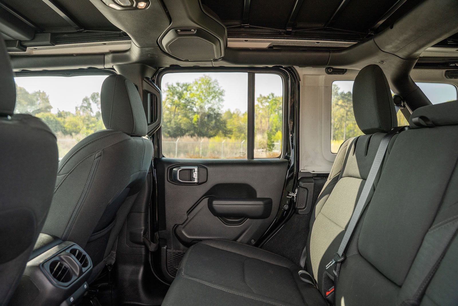 Used 2023 Jeep Wrangler Unlimited w/ Sun & Screen Package image 25