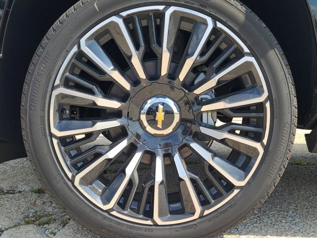 New 2025 Chevrolet Suburban High Country image 12