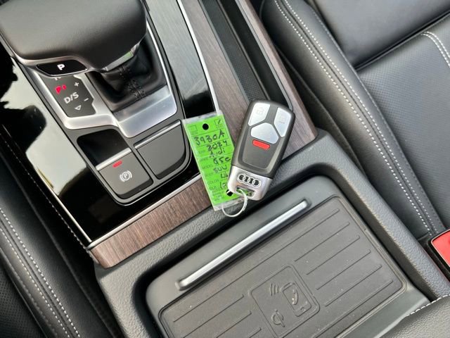 Used 2024 Audi Q5 e Prestige w/ Prestige Package image 41