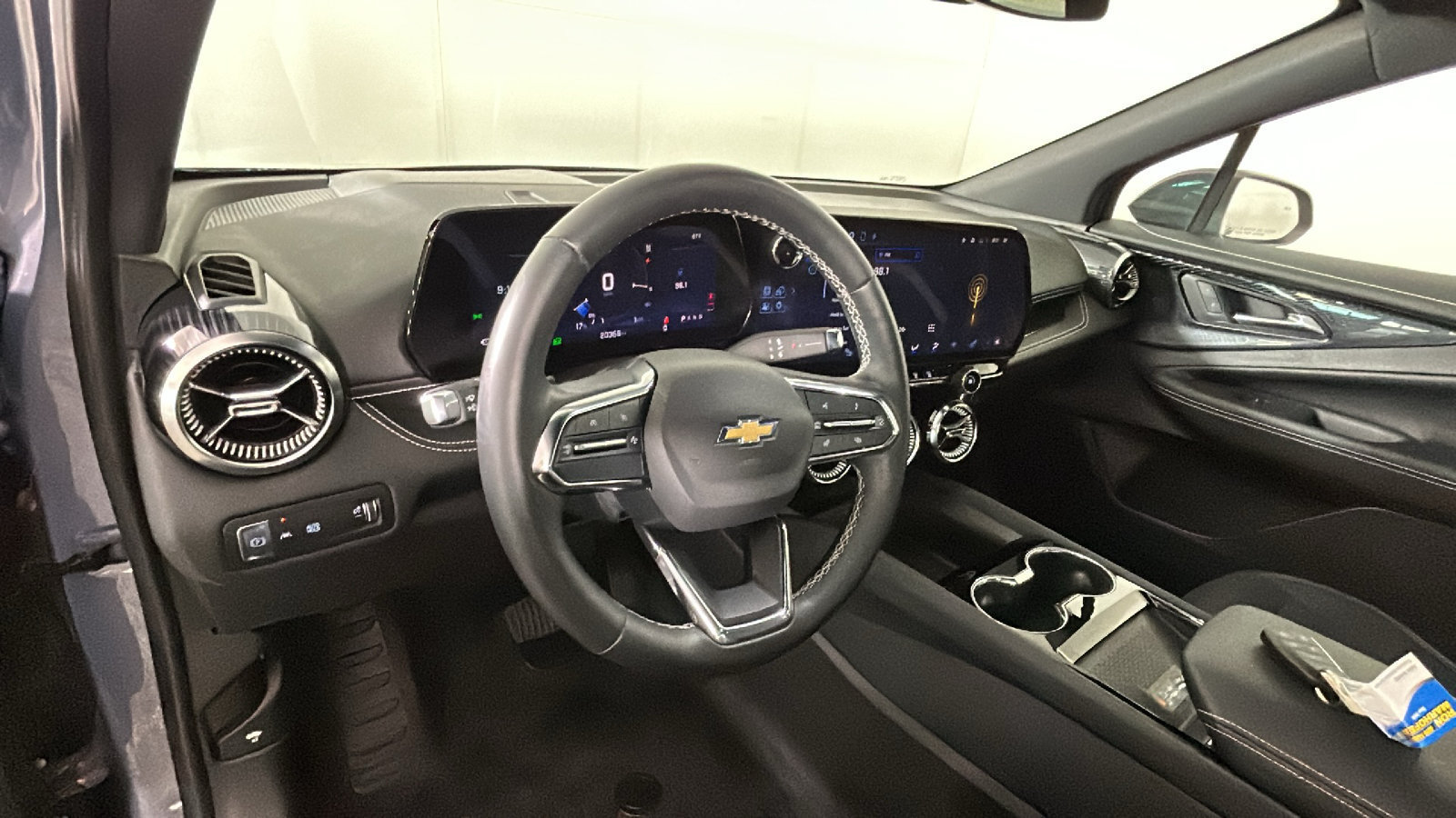 Used 2024 Chevrolet Blazer EV LT AWD/4WD image 17