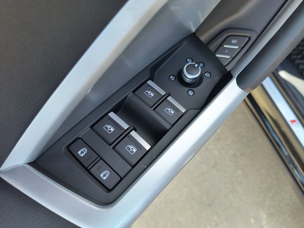 Used 2025 Audi Q3 2.0T Premium w/ Convenience Package image 19