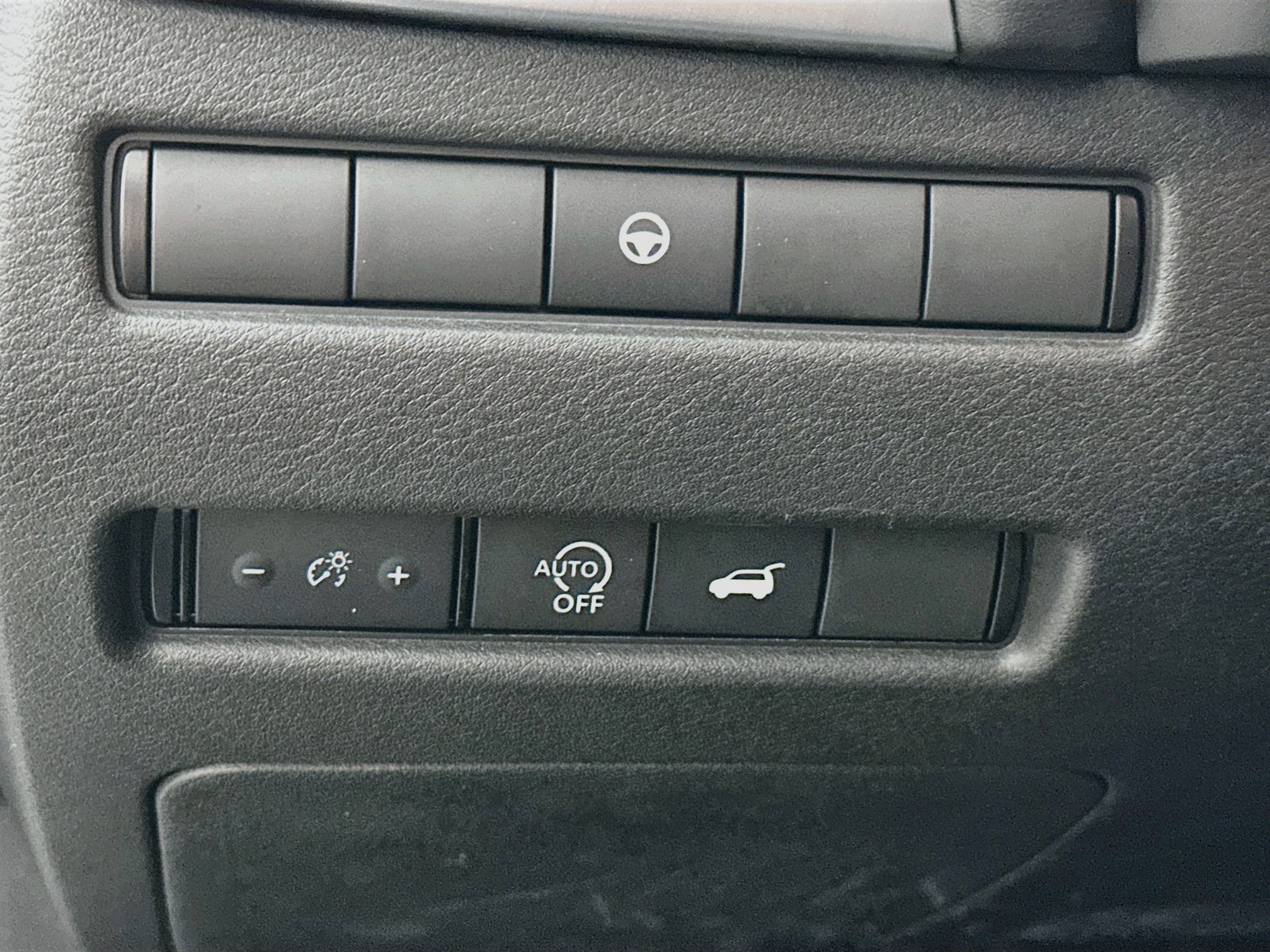Used 2025 Nissan Rogue SV w/ SV Premium Package FWD image 17