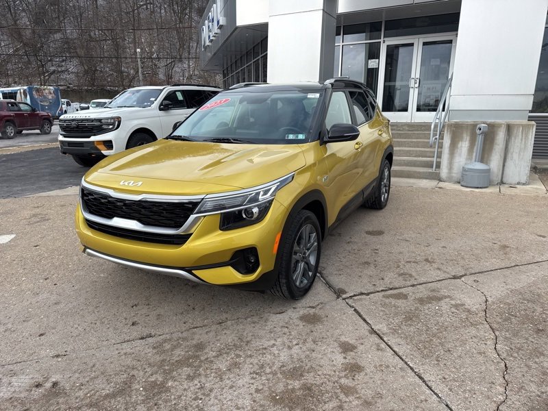 Used 2023 Kia Seltos S w/ Navigation Package image 3