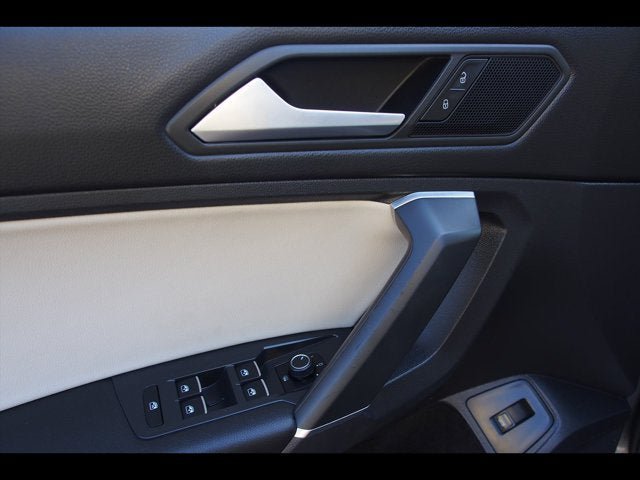 Used 2020 Volkswagen Tiguan SEL FWD image 22