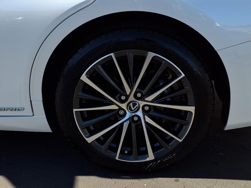 Used 2022 Lexus ES 300h w/ Premium Package image 4