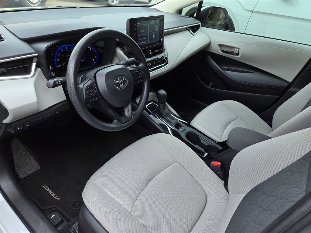 Used 2022 Toyota Corolla LE image 9