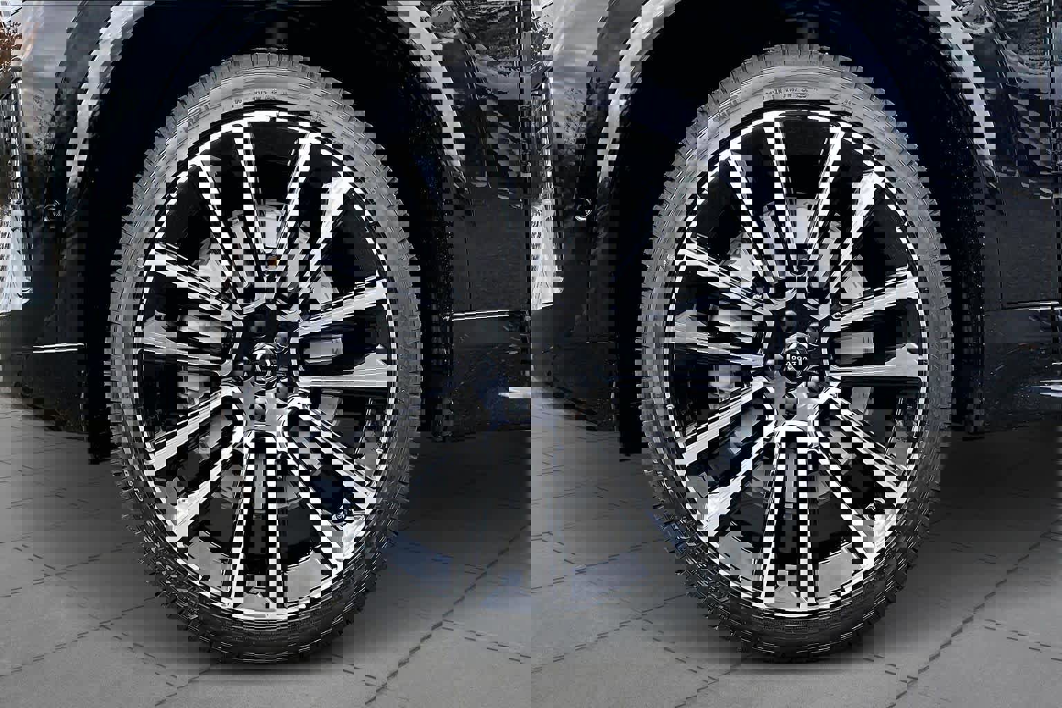 New 2026 Volvo XC90 B6 Plus w/ Protection Package Premier AWD/4WD image 16