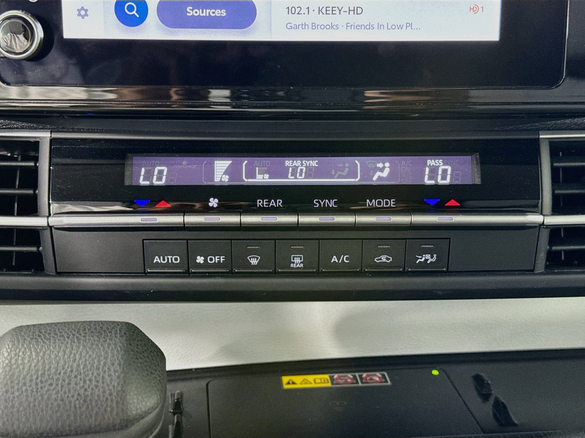 Certified 2025 Toyota Sienna LE FWD image 15