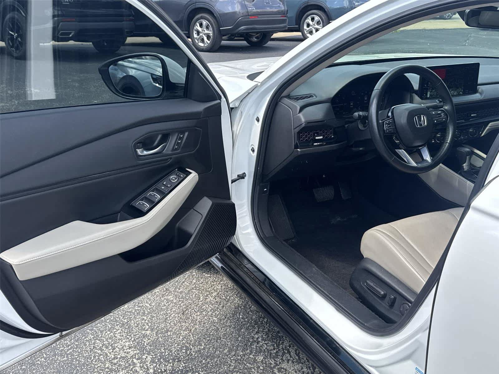 Used 2024 Honda Accord Touring image 2