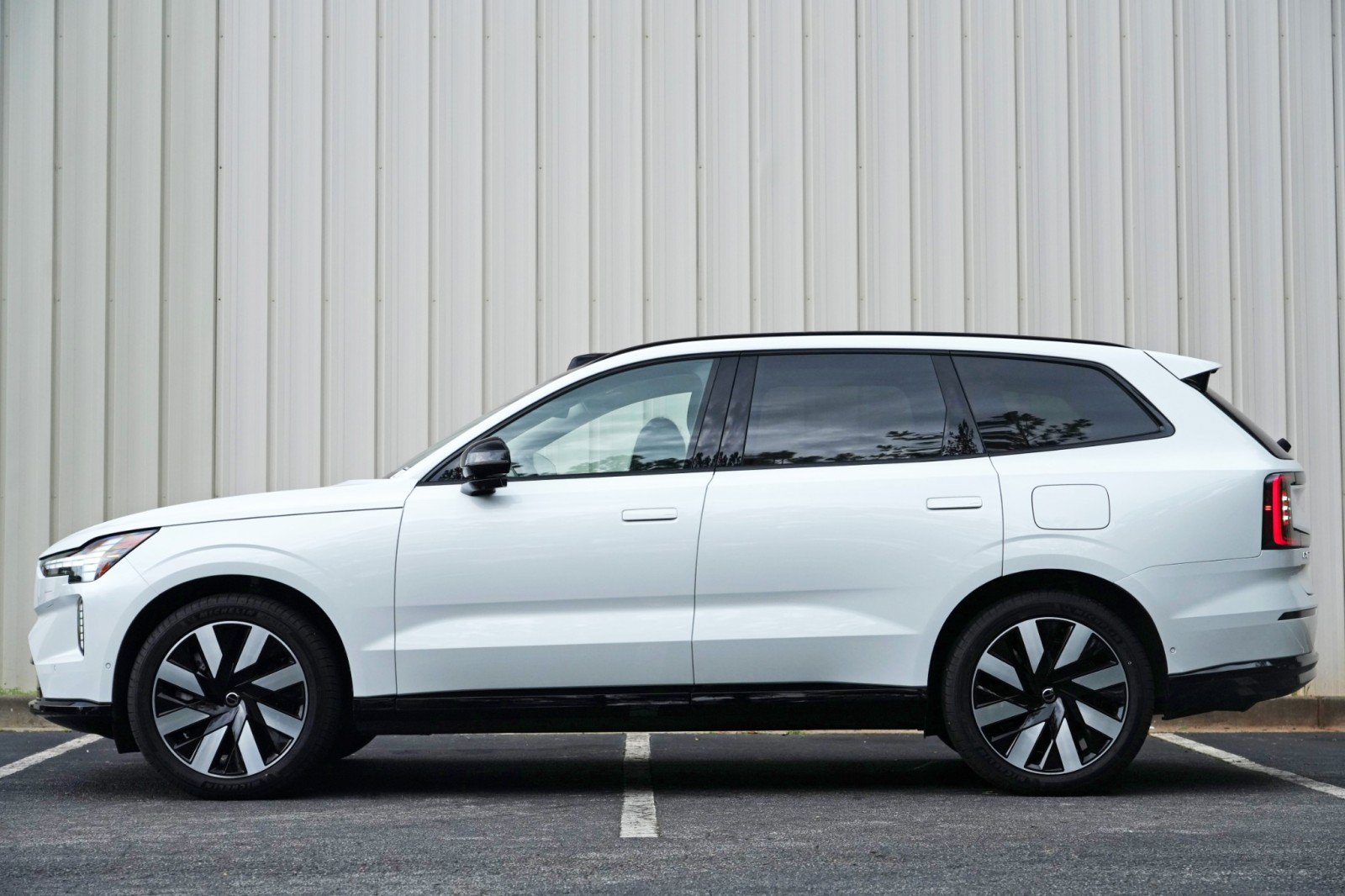 Used 2025 Volvo EX90 Ultra AWD/4WD image 9