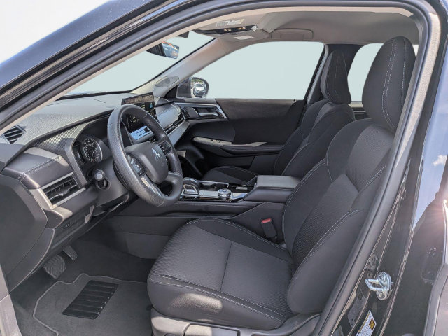 Used 2025 Mitsubishi Outlander ES FWD image 19