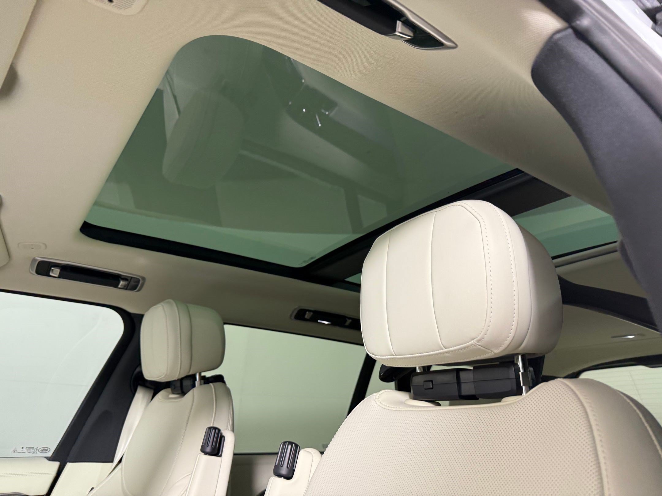 New 2026 Land Rover Range Rover Long Wheelbase SE AWD/4WD image 15