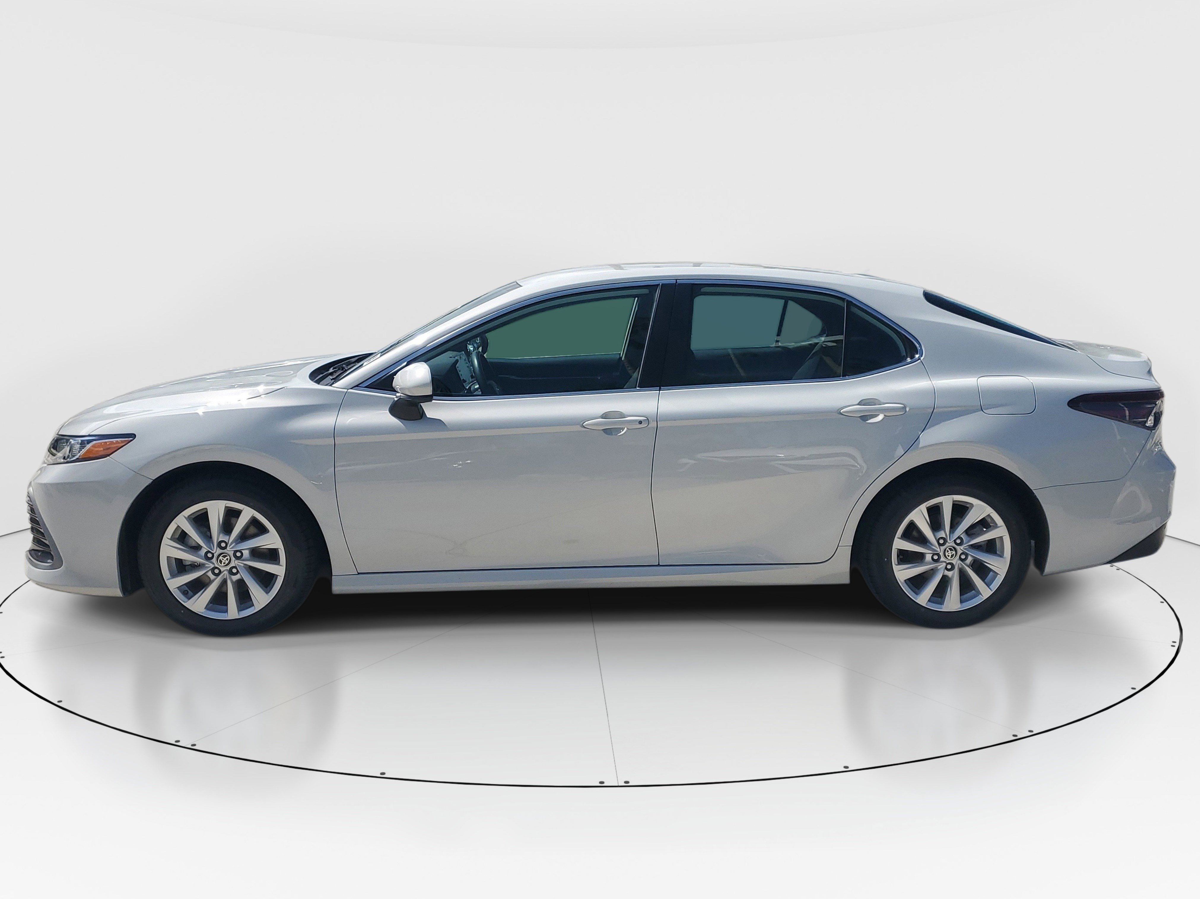 Used 2024 Toyota Camry LE FWD image 6