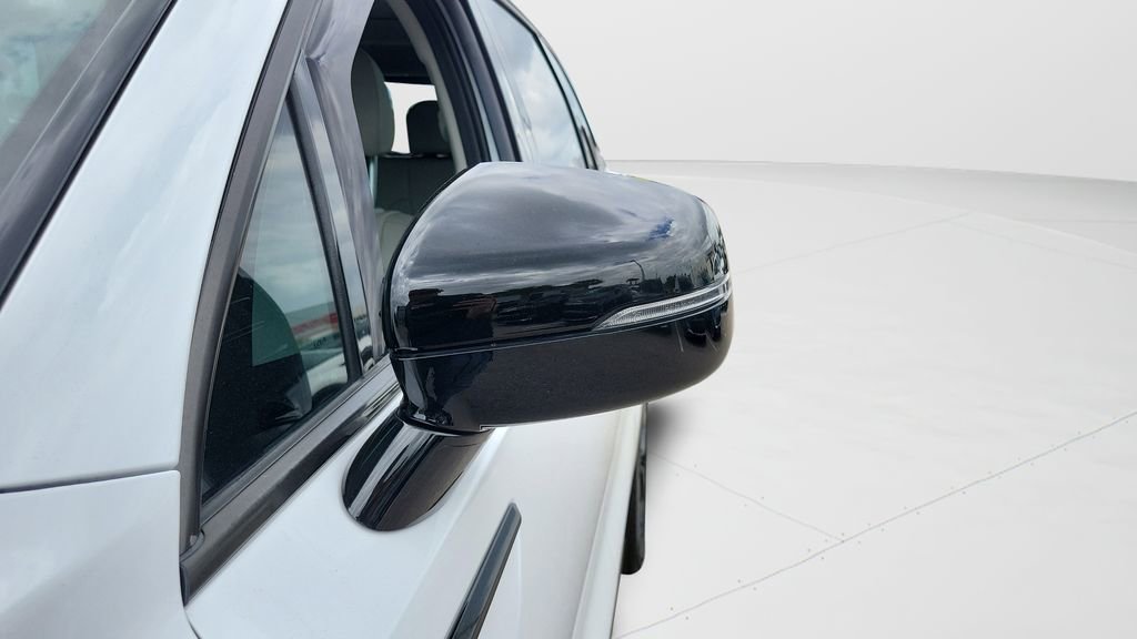 Used 2023 Kia Sorento SX image 27