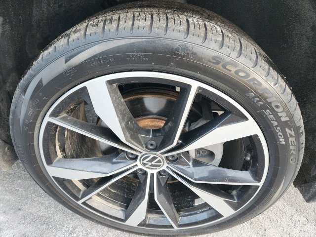 Used 2024 Volkswagen Tiguan SEL R-Line image 7