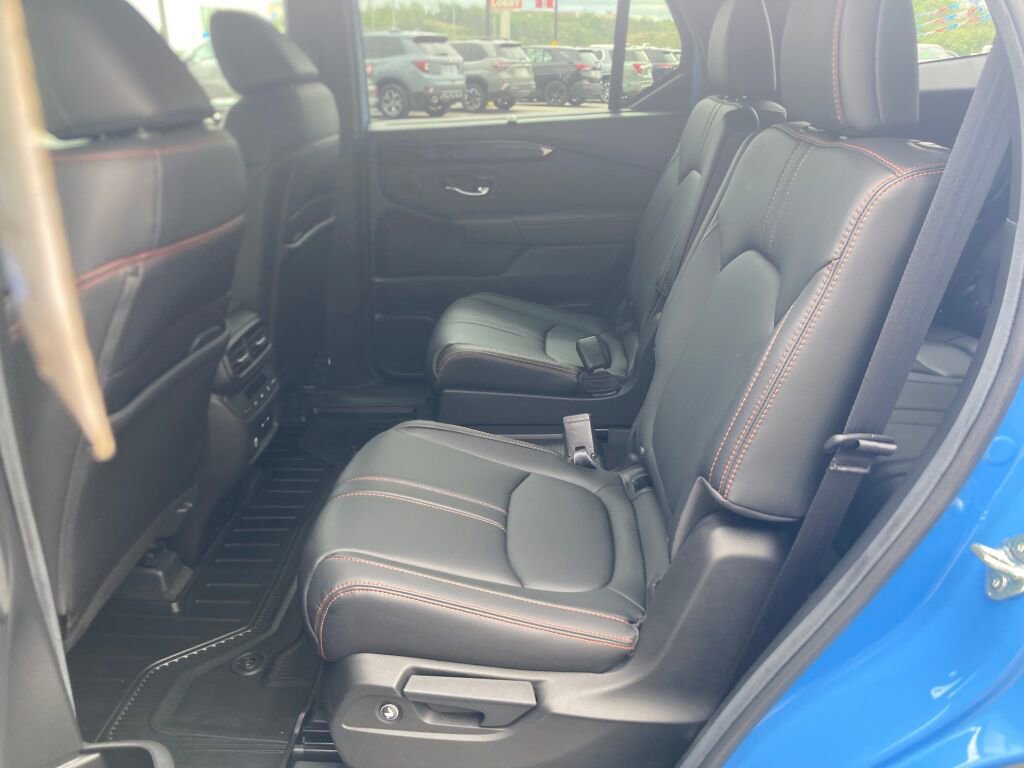 Used 2025 Honda Pilot TrailSport image 15