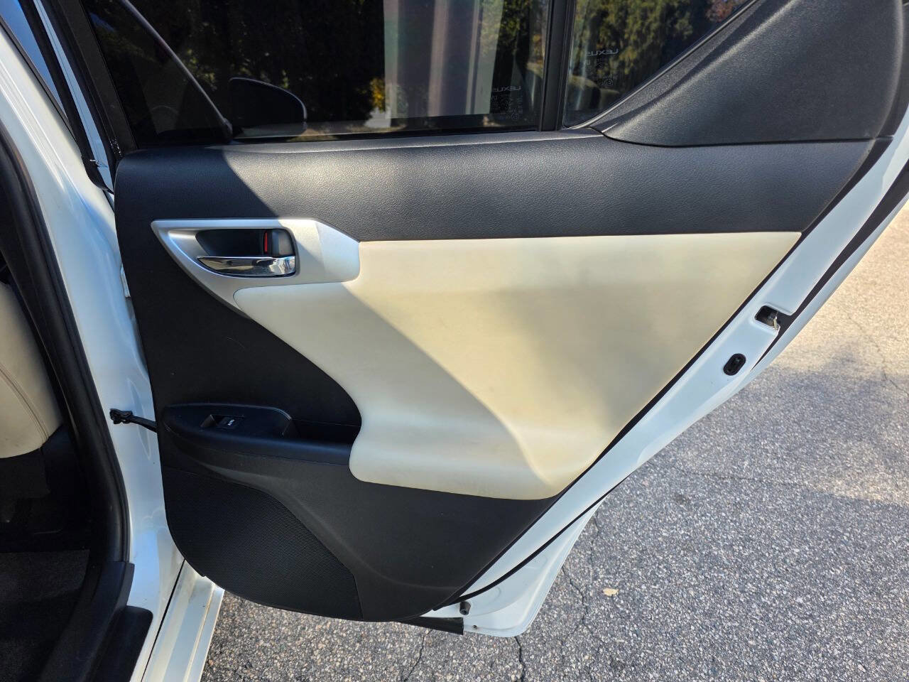 Used 2012 Lexus CT 200h Premium image 27