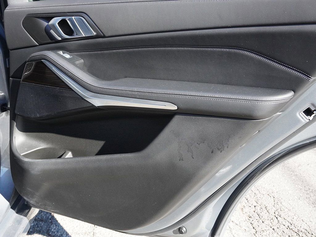 Used 2023 BMW X7 xDrive40i w/ Parking Assistance Package image 28