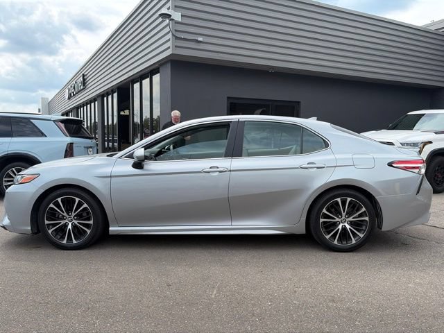 Used 2020 Toyota Camry SE FWD image 7