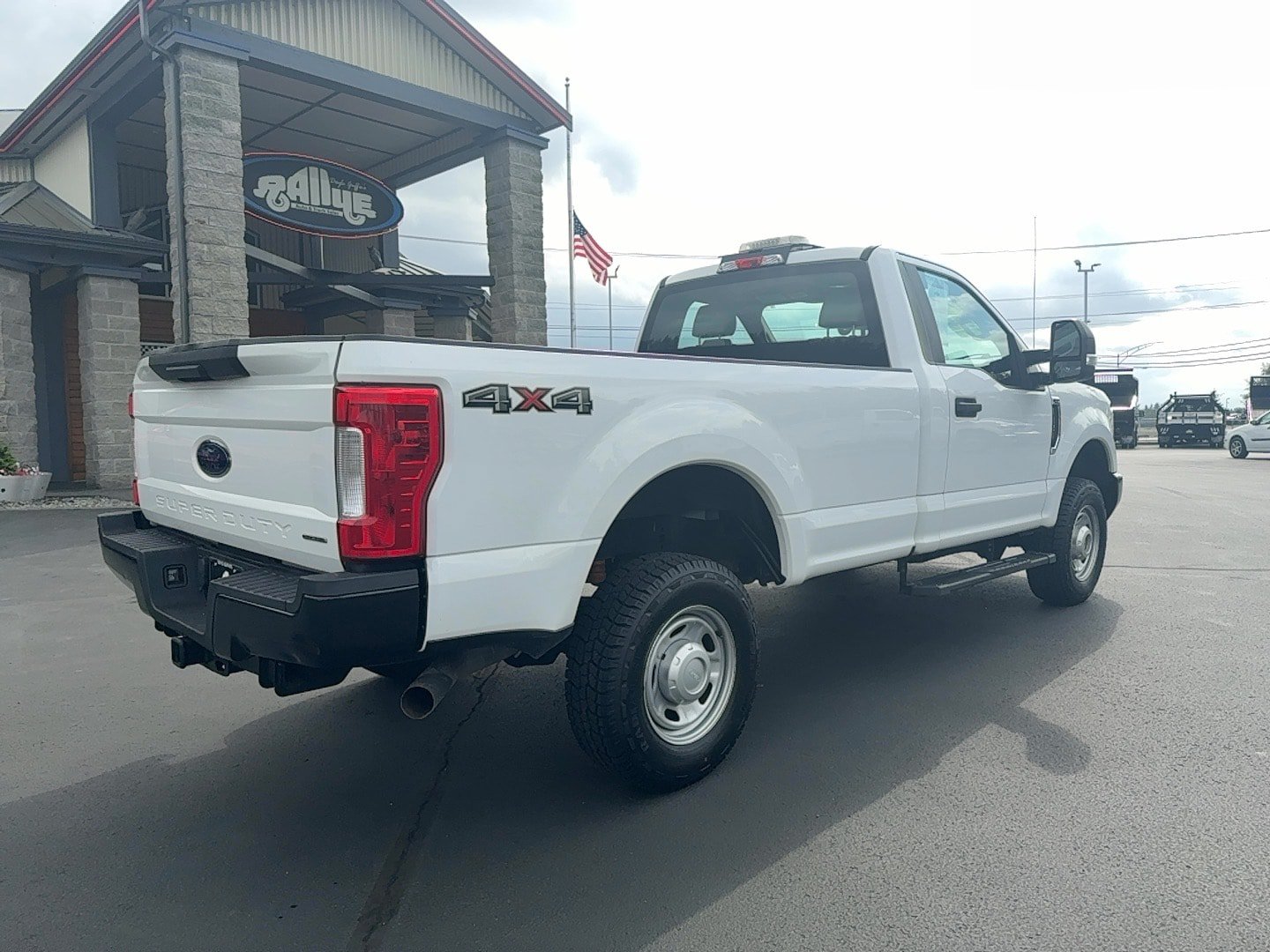 Used 2017 Ford F250 XL w/ Power Equipment Group AWD/4WD image 4