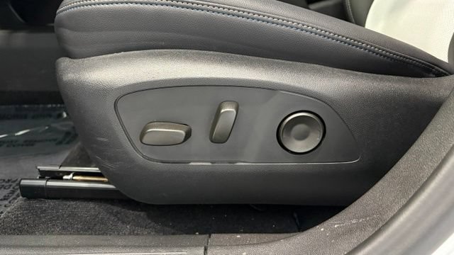 New 2025 Chevrolet Equinox EV LT FWD image 15