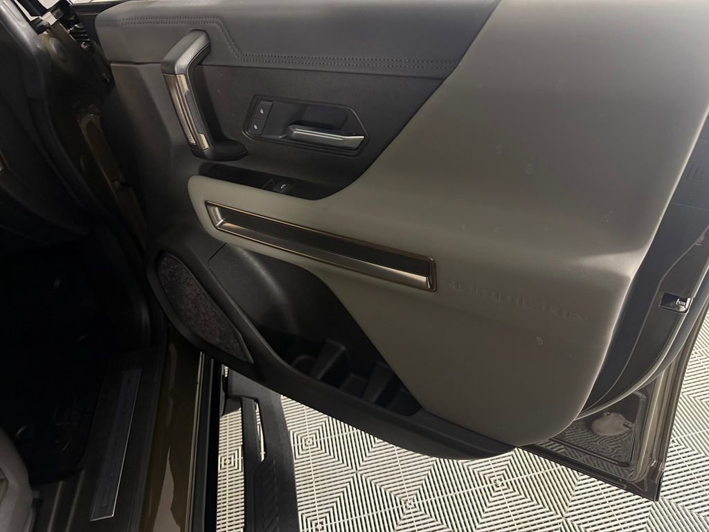 Used 2025 GMC Hummer EV 2X AWD/4WD image 30
