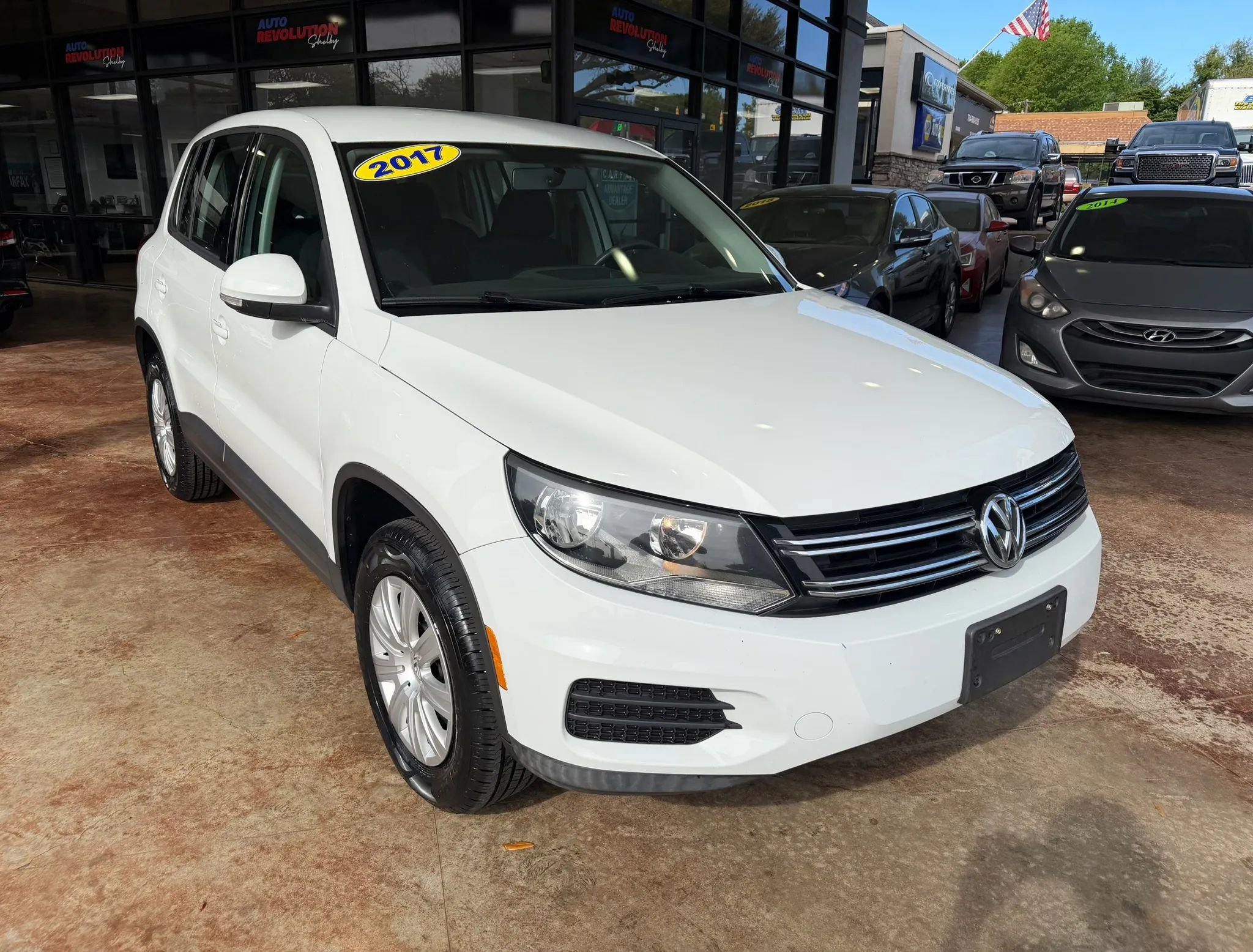 Used 2017 Volkswagen Tiguan Limited image 1
